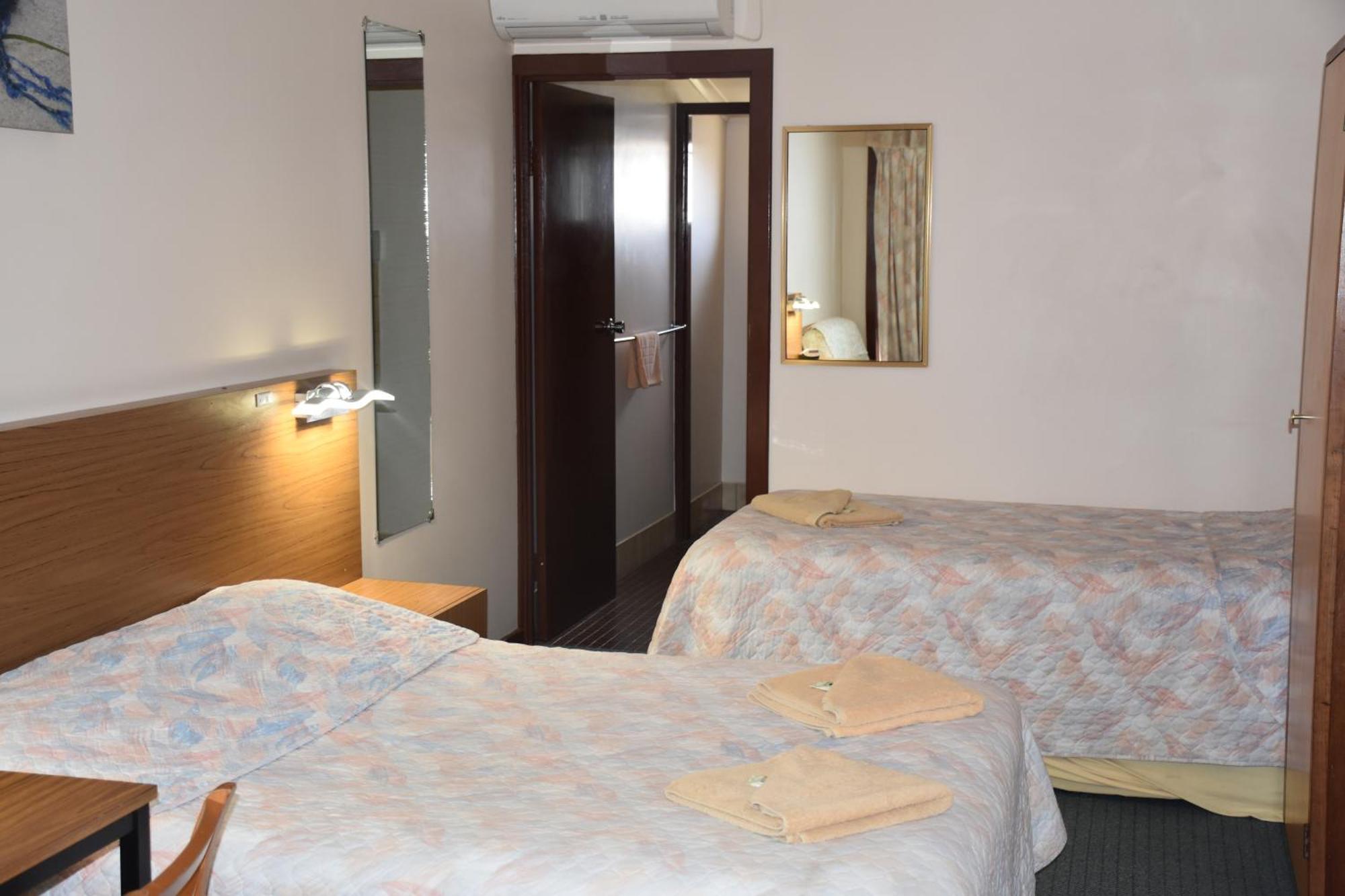 Mount Barker Valley Views Motel & Chalets, Western Australia Room photo