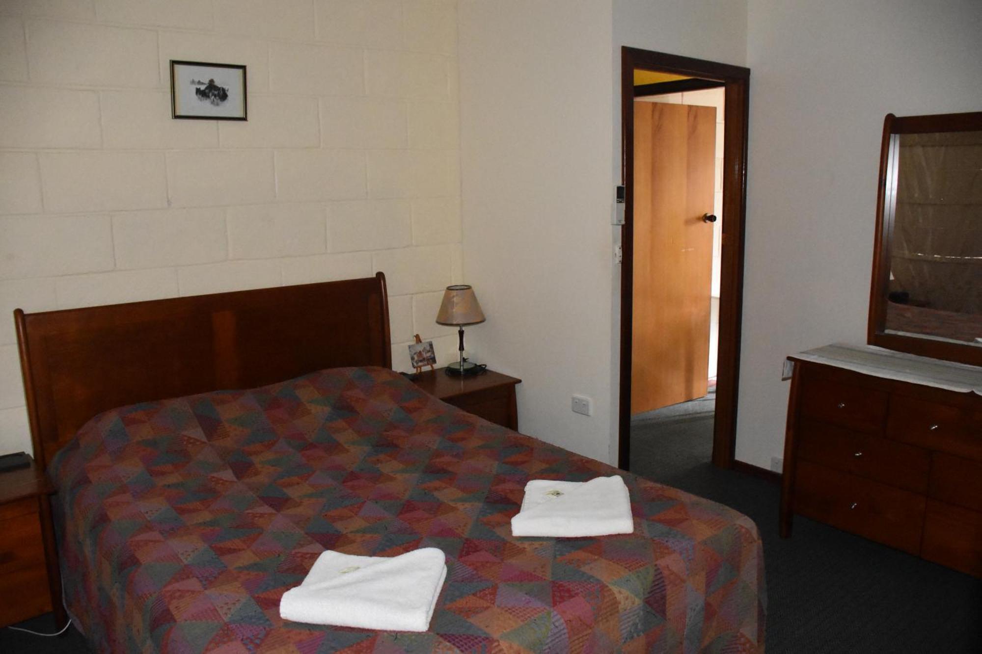 Mount Barker Valley Views Motel & Chalets, Western Australia Room photo