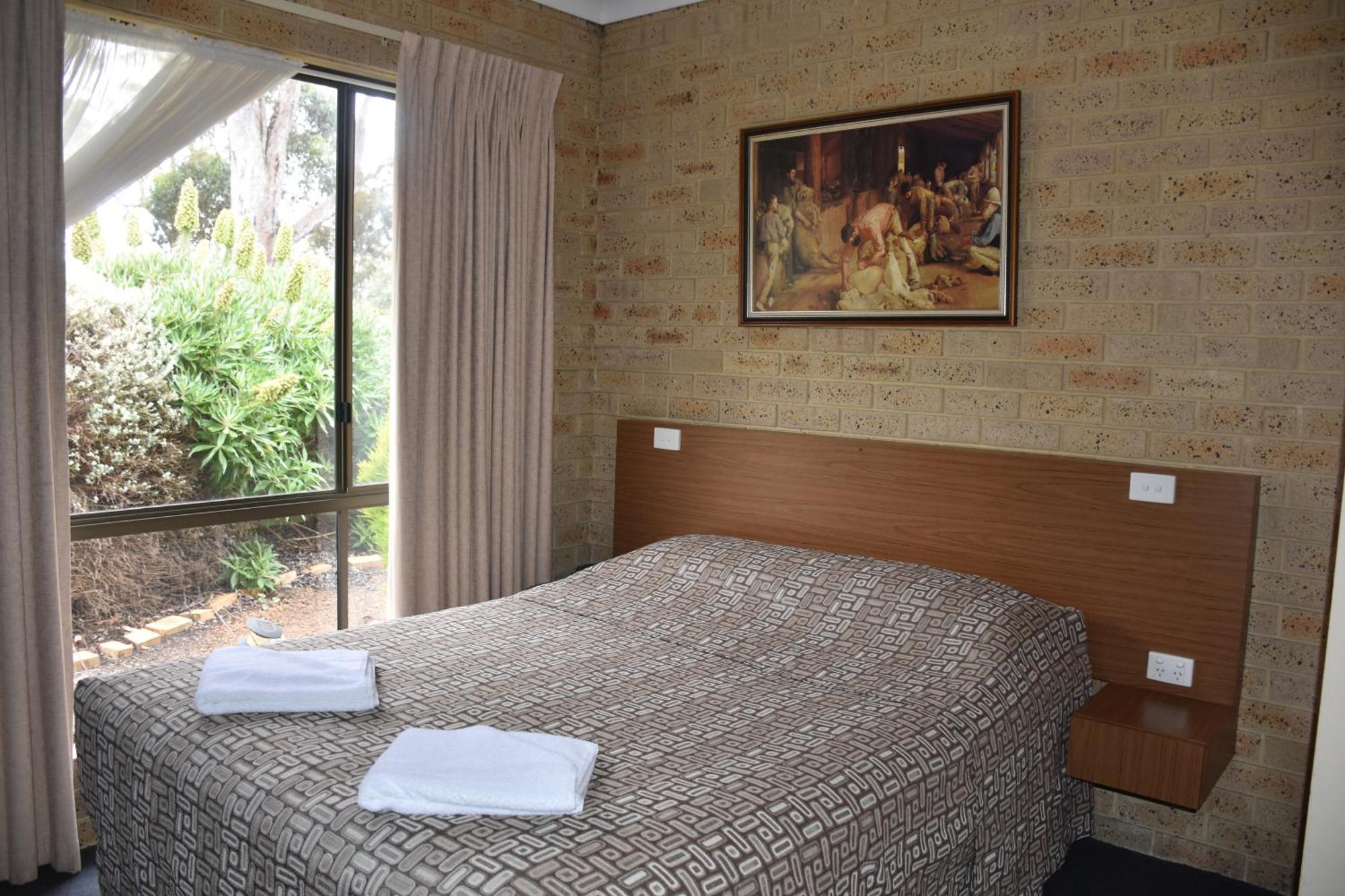 Mount Barker Valley Views Motel & Chalets, Western Australia Room photo
